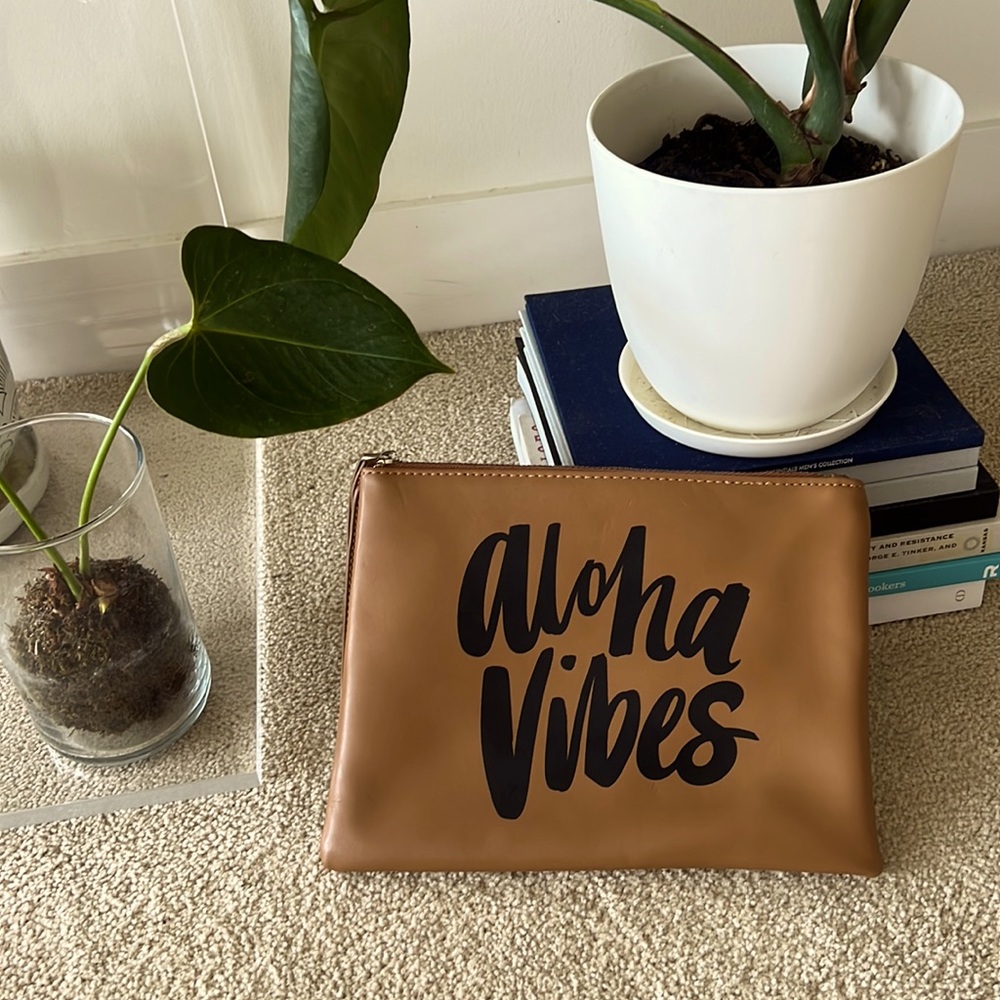 Aloha Vibes Clutch